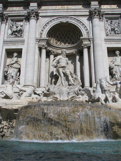 イタリア　ローマ　市内　トレビの泉